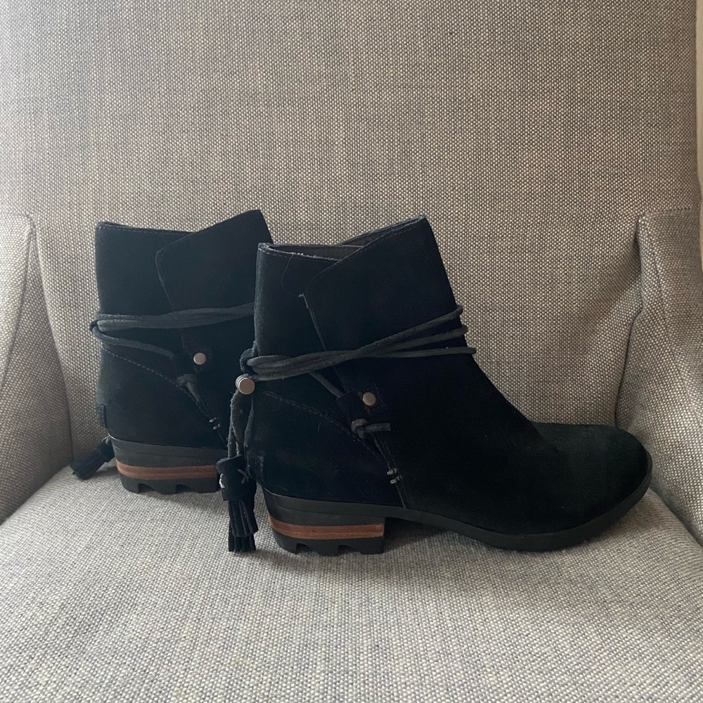 NWOT Sorel booties!